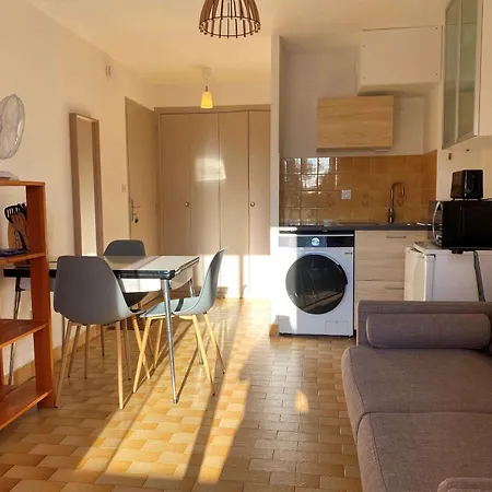 Agreable Avec Parking Privatif Et Wi-fi A - Fr-1-553-273 *